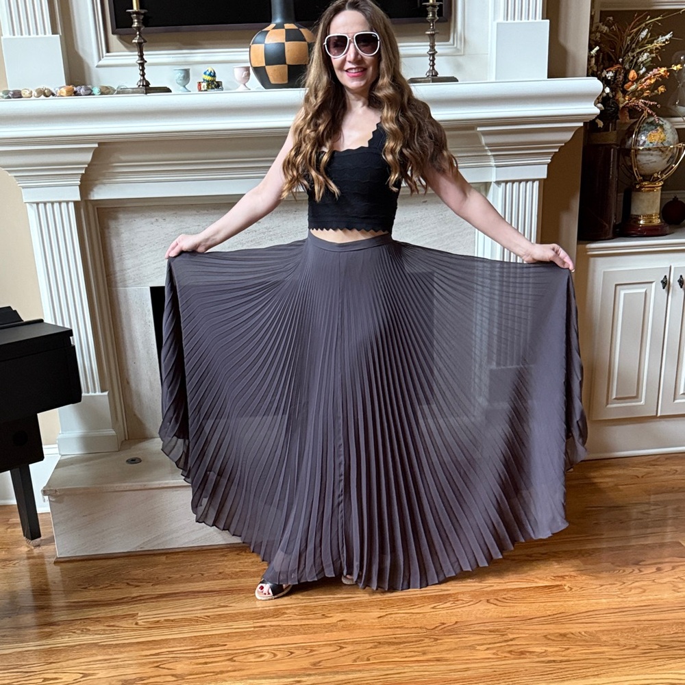 Alice+Olivia pleated skirt, size 2